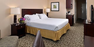 Holiday Inn Express & Suites Fresno (River Park) Hwy 41, an IHG Hotel