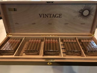Mona Lounge & Cigar Bar