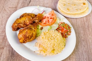 Guanacos Cafe & Pupuseria