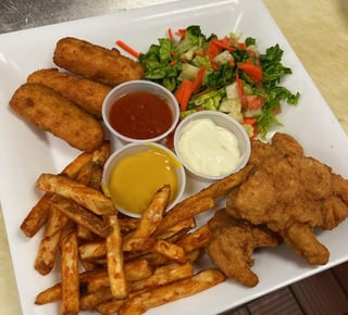Lucky's Bar & Grille