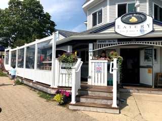 Quahog Republic: Waterfront Eatery