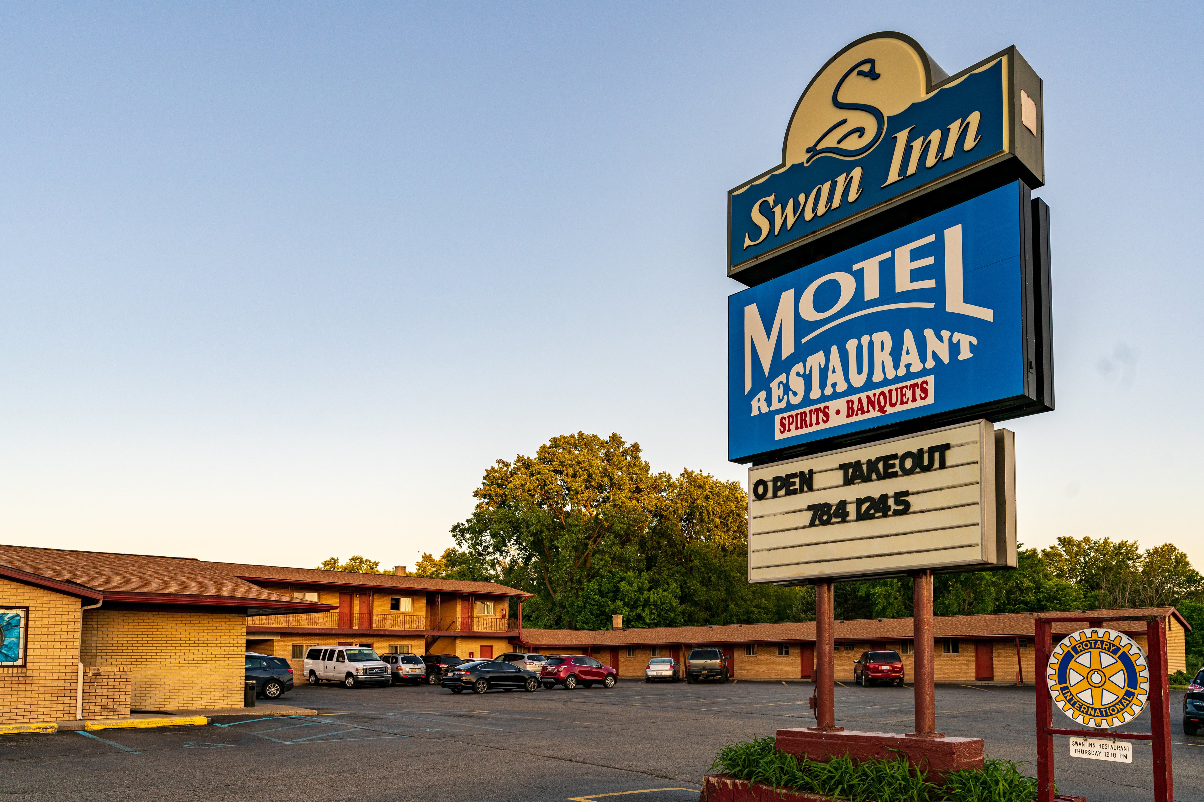 Swan Inn Motel & Restaurant