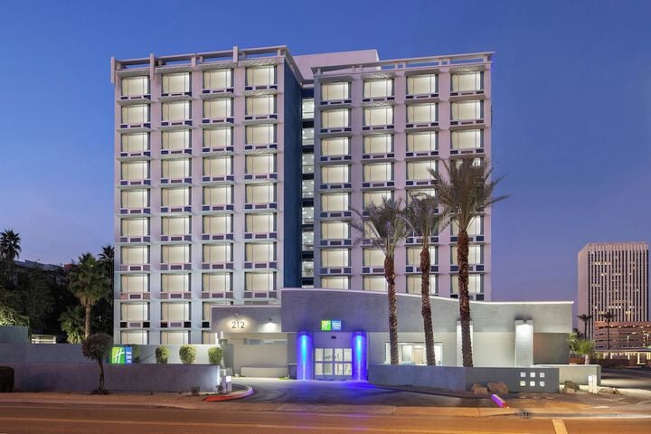 Holiday Inn Express & Suites Phoenix - Midtown by IHG