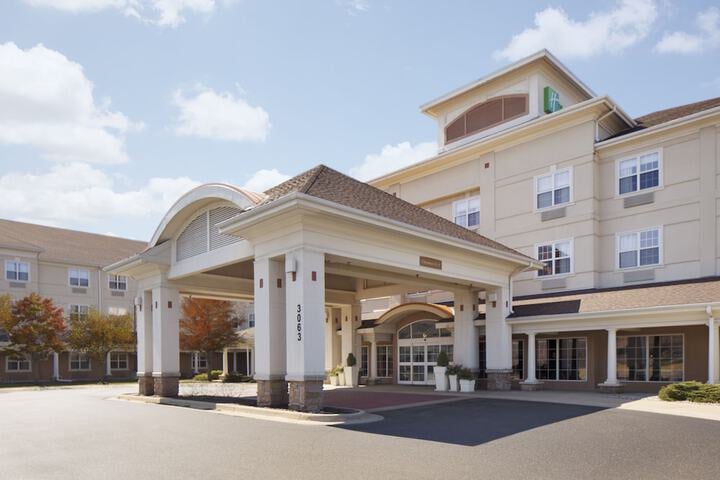 Holiday Inn Grand Rapids - Airport, an IHG Hotel