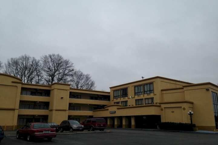 Diamond Inn & Suites