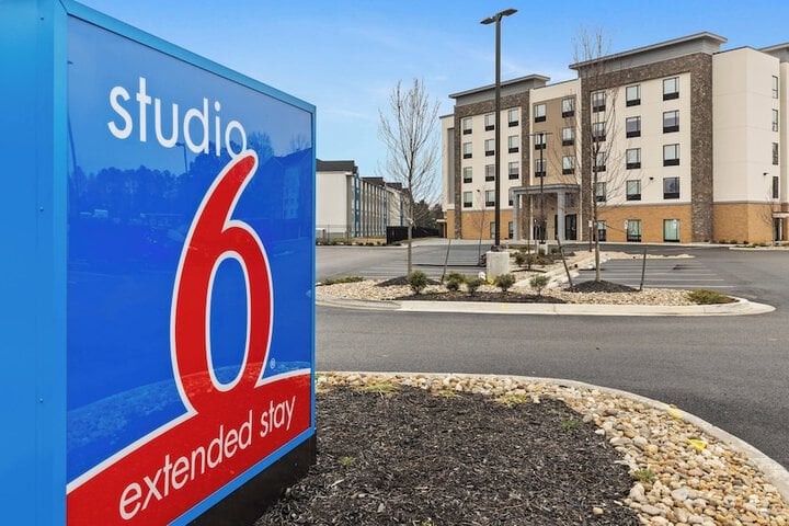 Studio 6 Richmond Airport