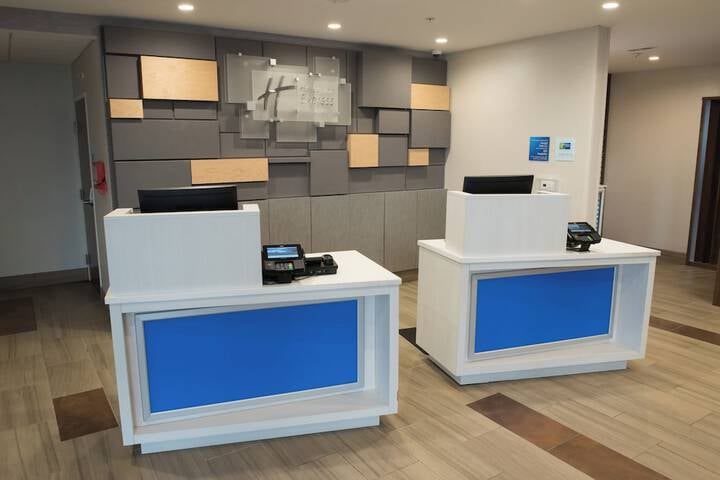 Holiday Inn Express & Suites East Lansing, an IHG Hotel