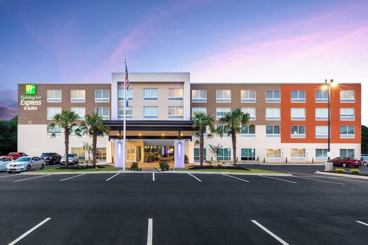 Holiday Inn Express & Suites Greenville - Taylors, an IHG Hotel