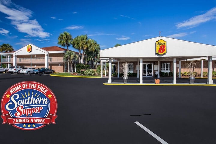 Super 8 by Wyndham Lake City