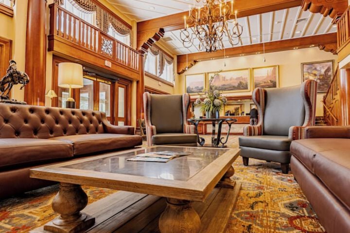 Grand Canyon Railway & Hotel