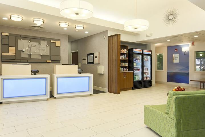Holiday Inn Express Rochester NE - Irondequoit, an IHG Hotel
