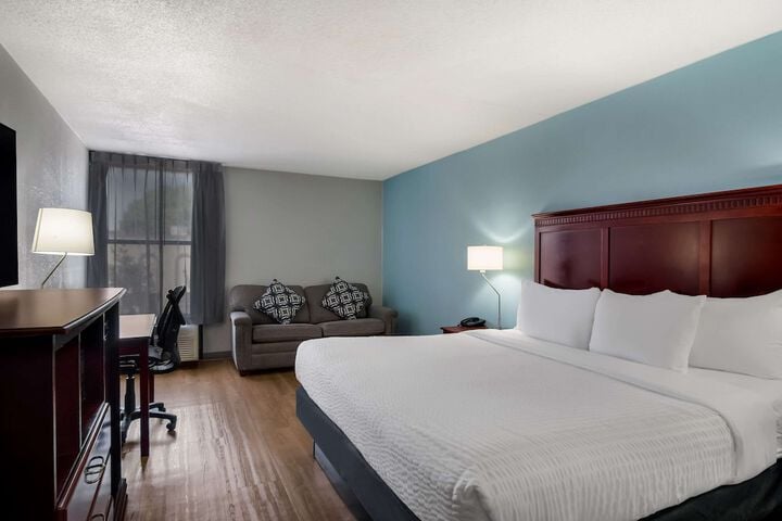 Clarion Inn & Suites Airport