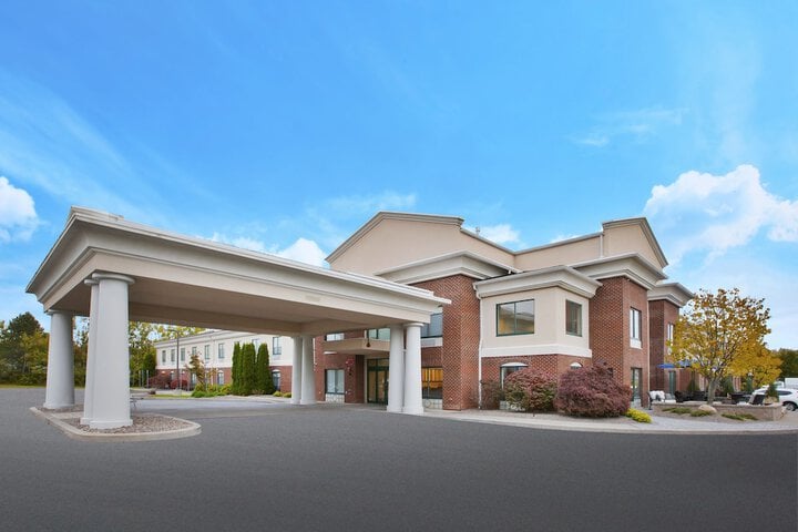 Holiday Inn Express & Suites Rochester-Victor, an IHG Hotel