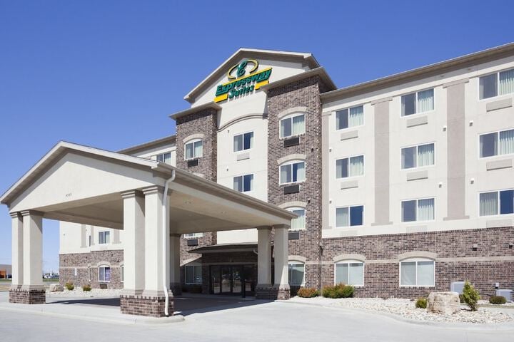 Expressway Suites