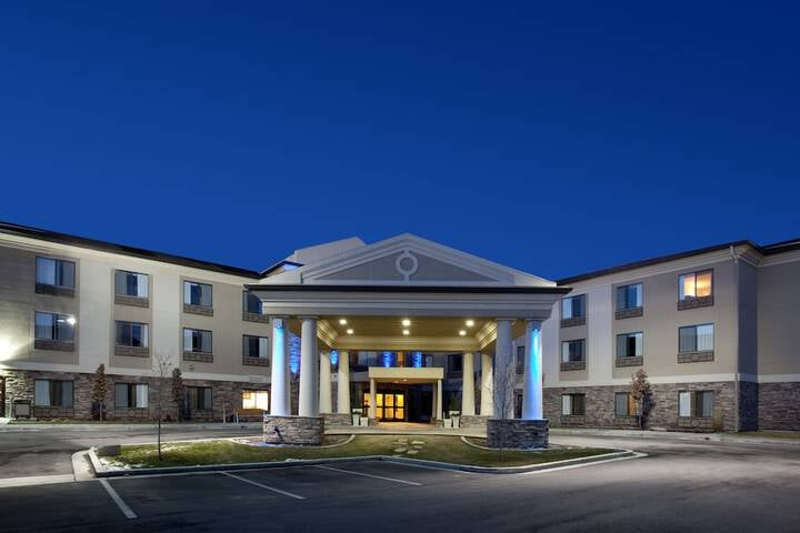 Holiday Inn Express & Suites Salt Lake City-Airport East, an IHG Hotel