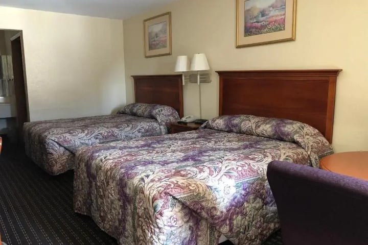Airport Inn Motel - Richmond