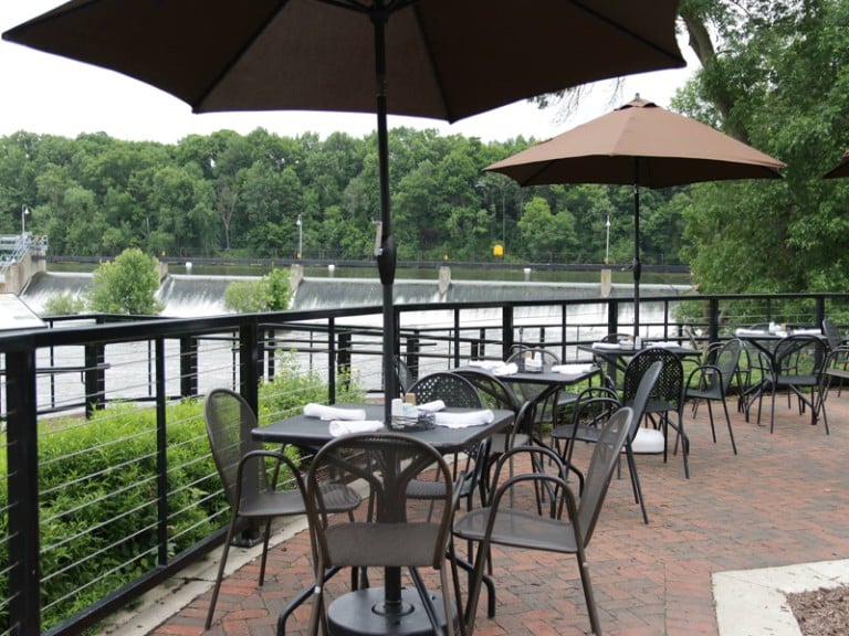 Fratellos Riverfront Restaurant