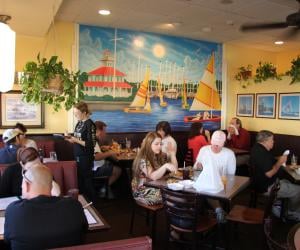 Russell's Marina Grill