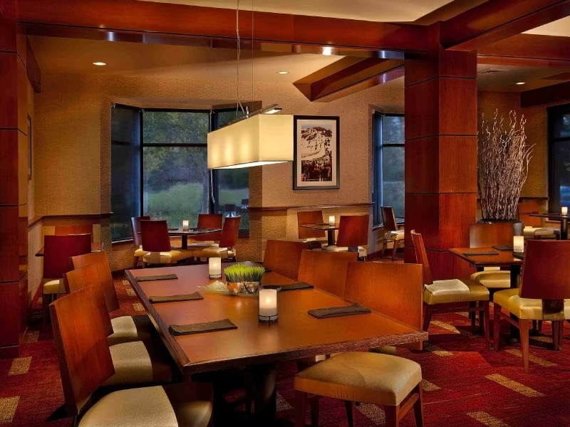 Charley's Restaurant (Hotel Restaurant)