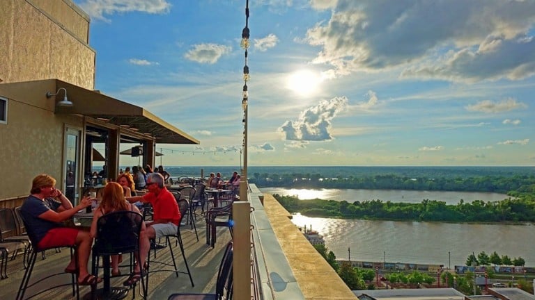10 South Rooftop Bar & Grill