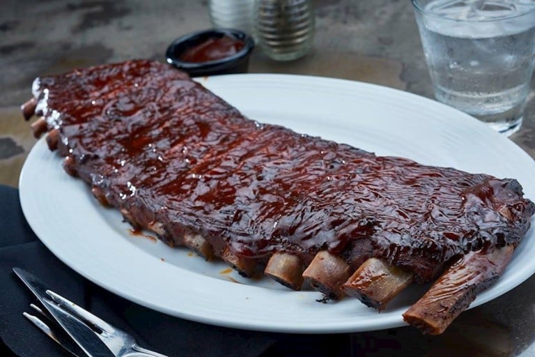 Otis & Henry's Bar & Grill
