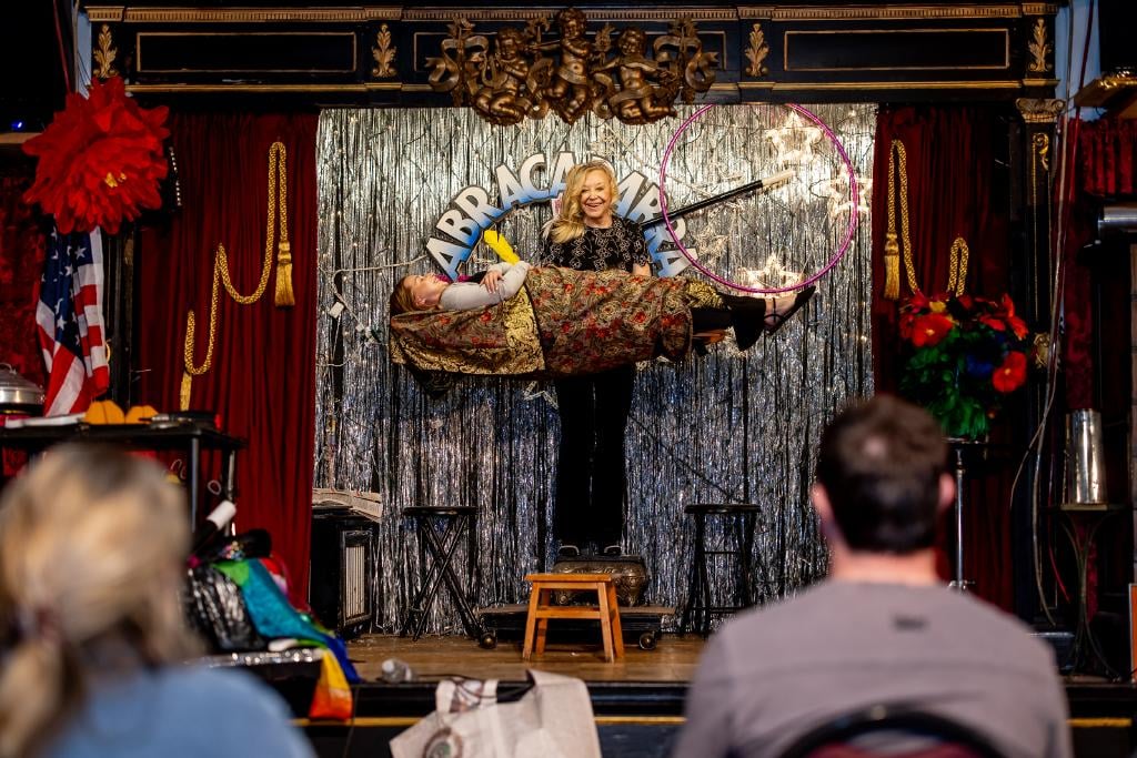 Houdini Museum, Tour & Magic Show