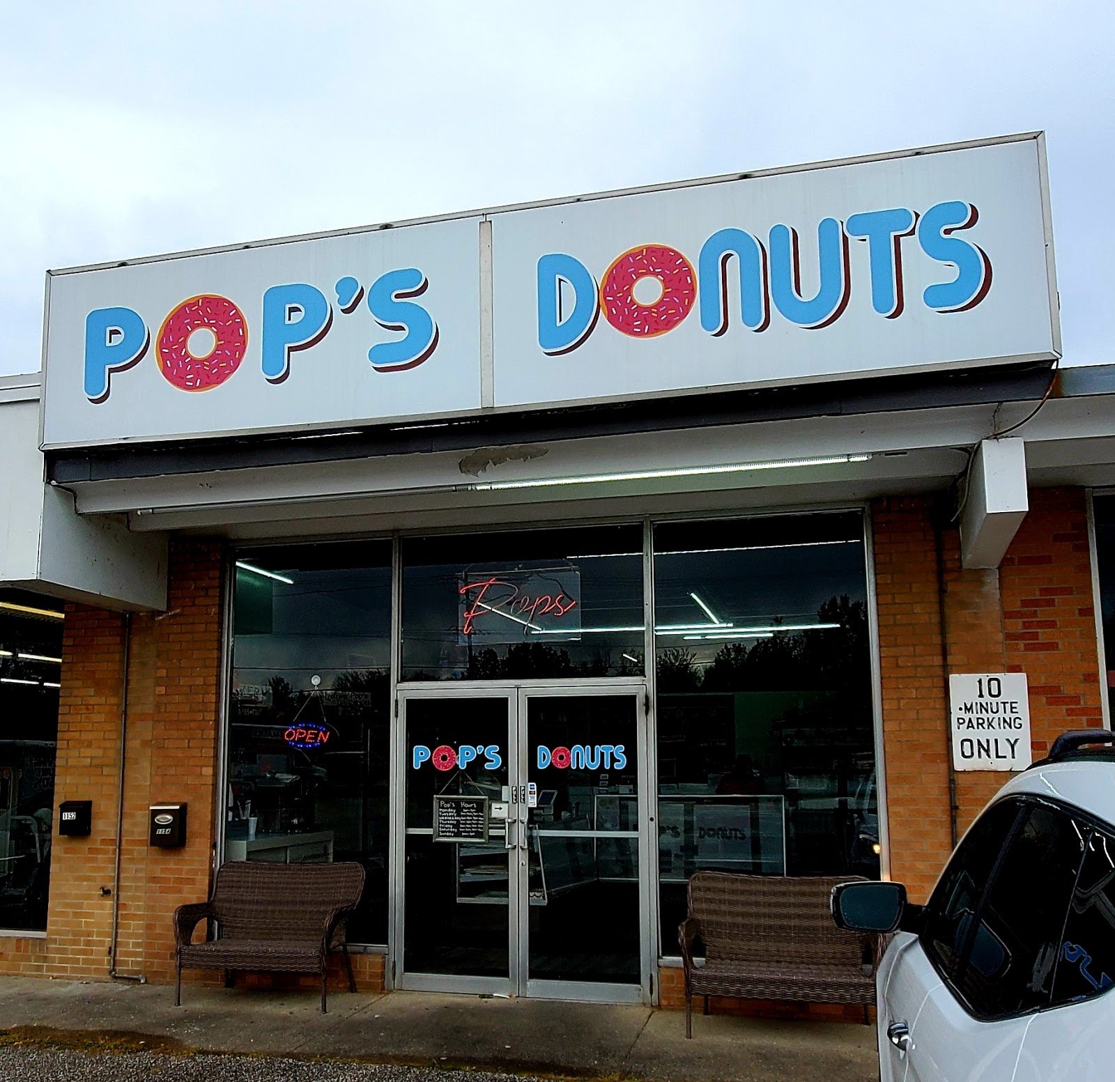 Pop’s Donuts