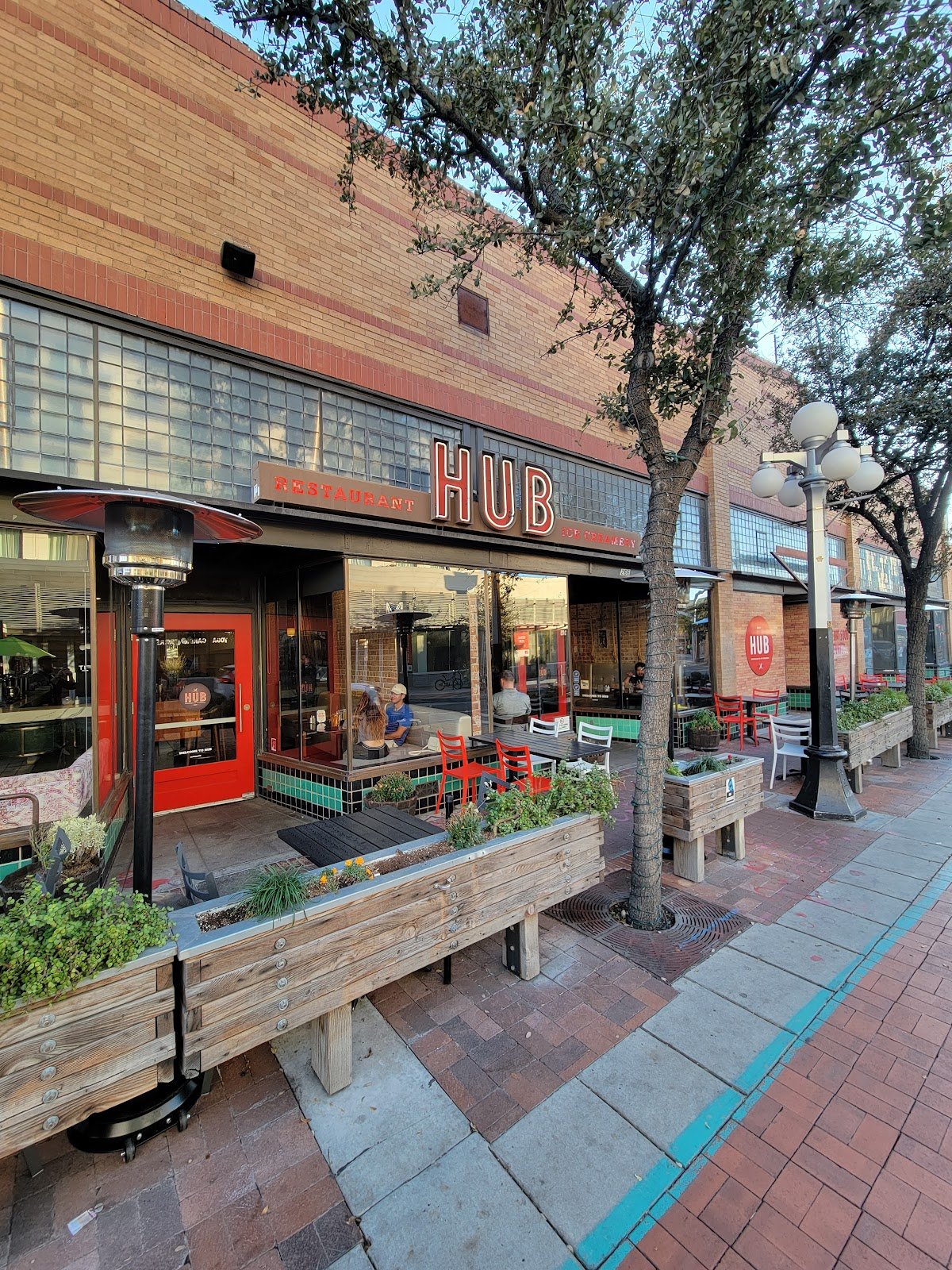 HUB Restaurant & Ice Creamery