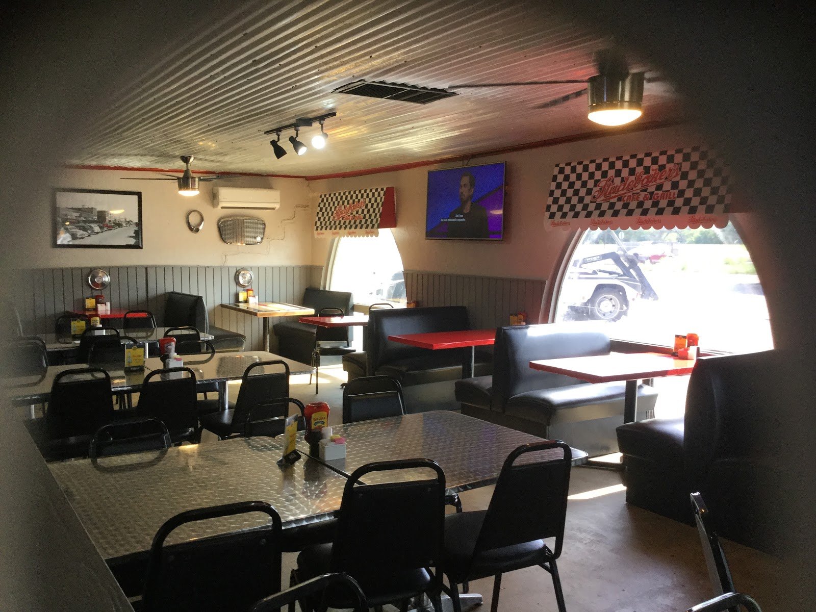 Studebaker's Cafe & Grill