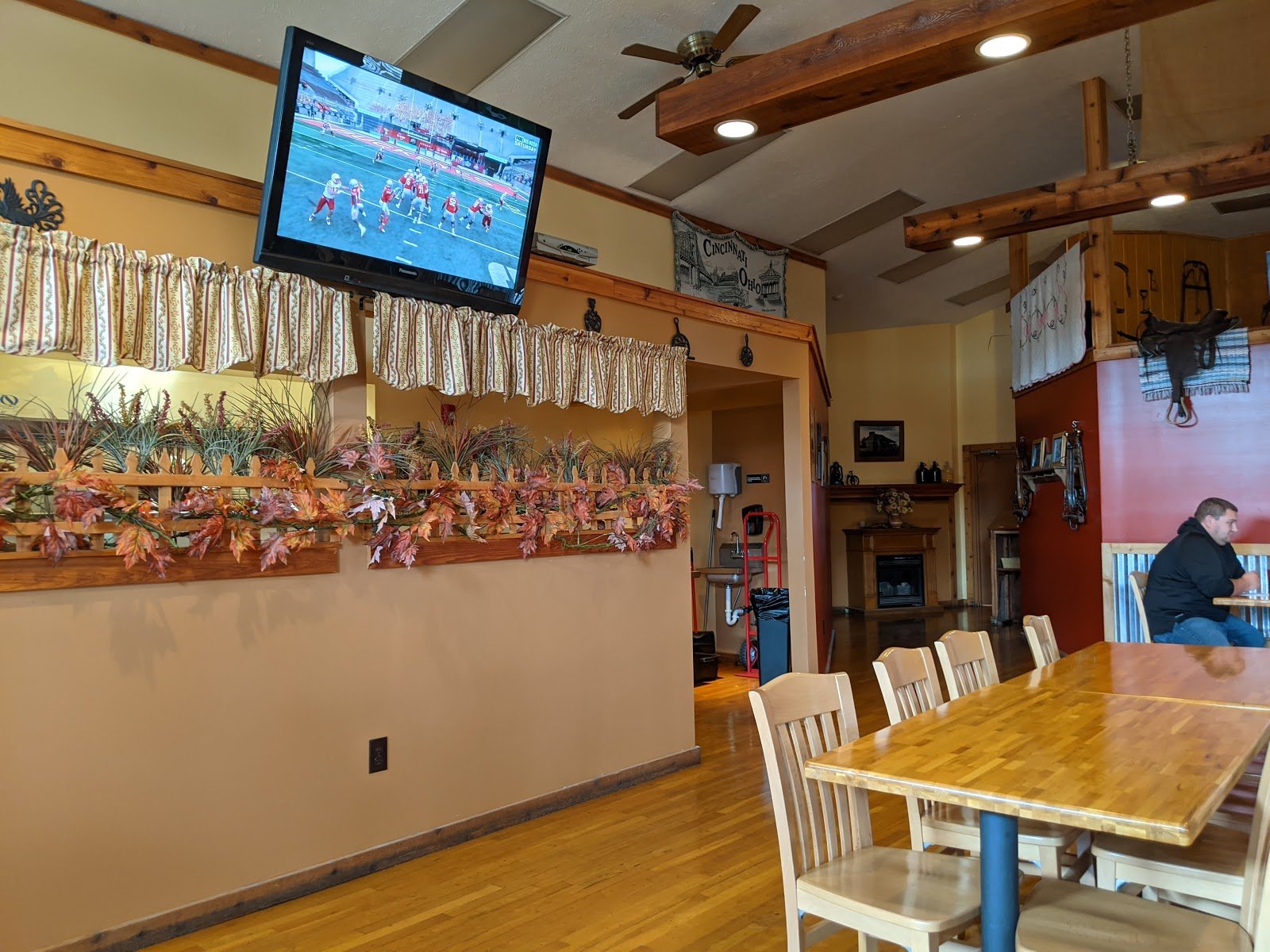 Campbell's Barn Restaurant & Saloon
