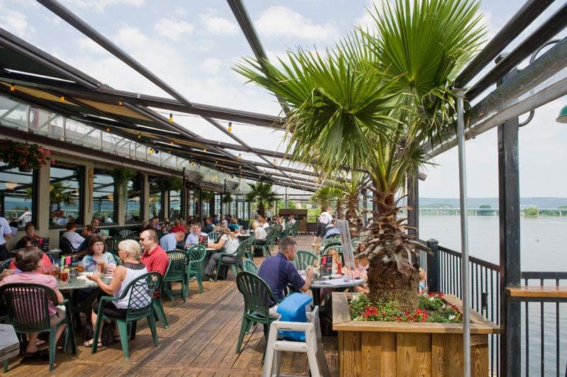 Duke's Riverside Bar & Grille