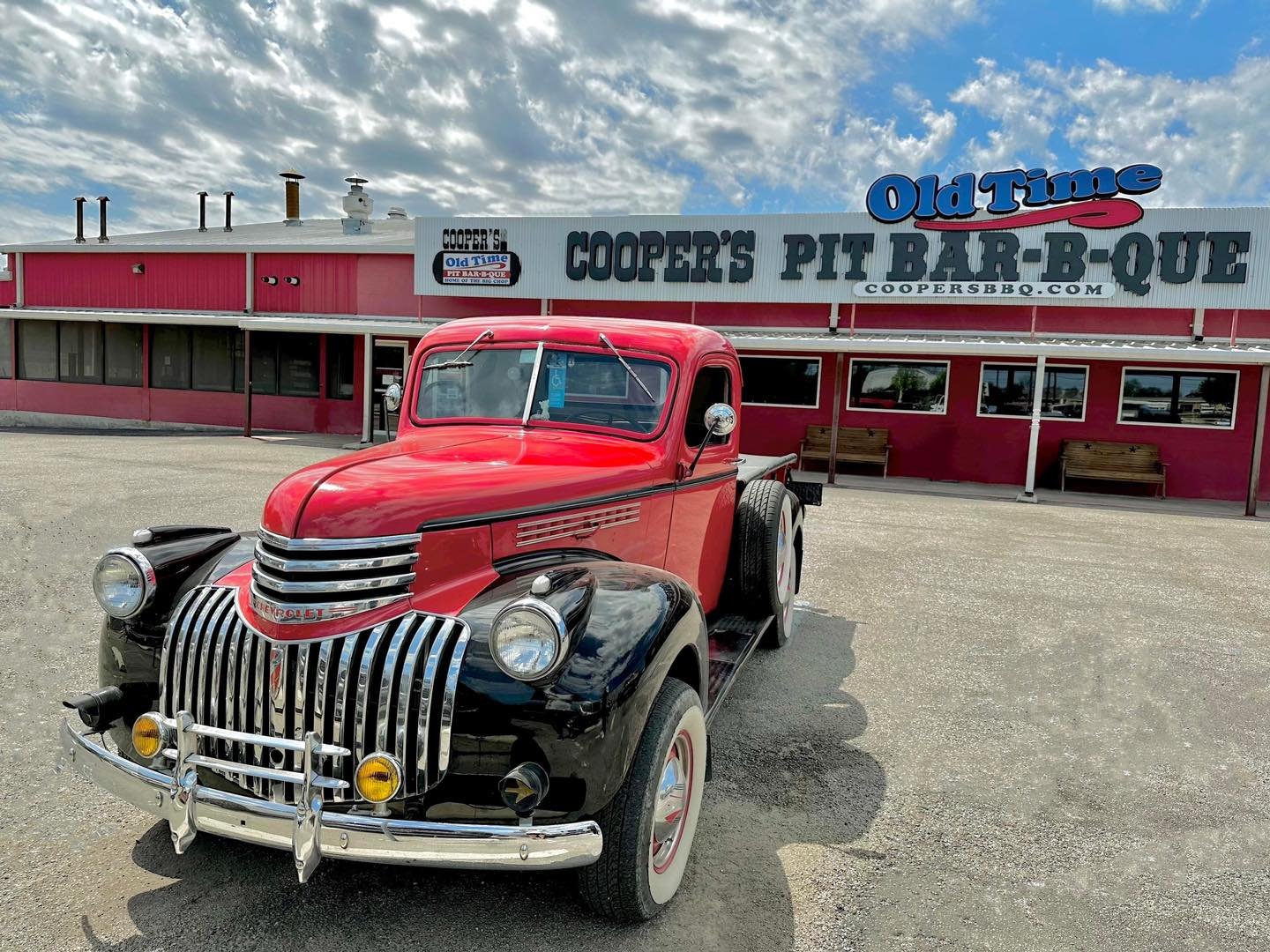 Coopers Old Time Pit Bar-B-Que