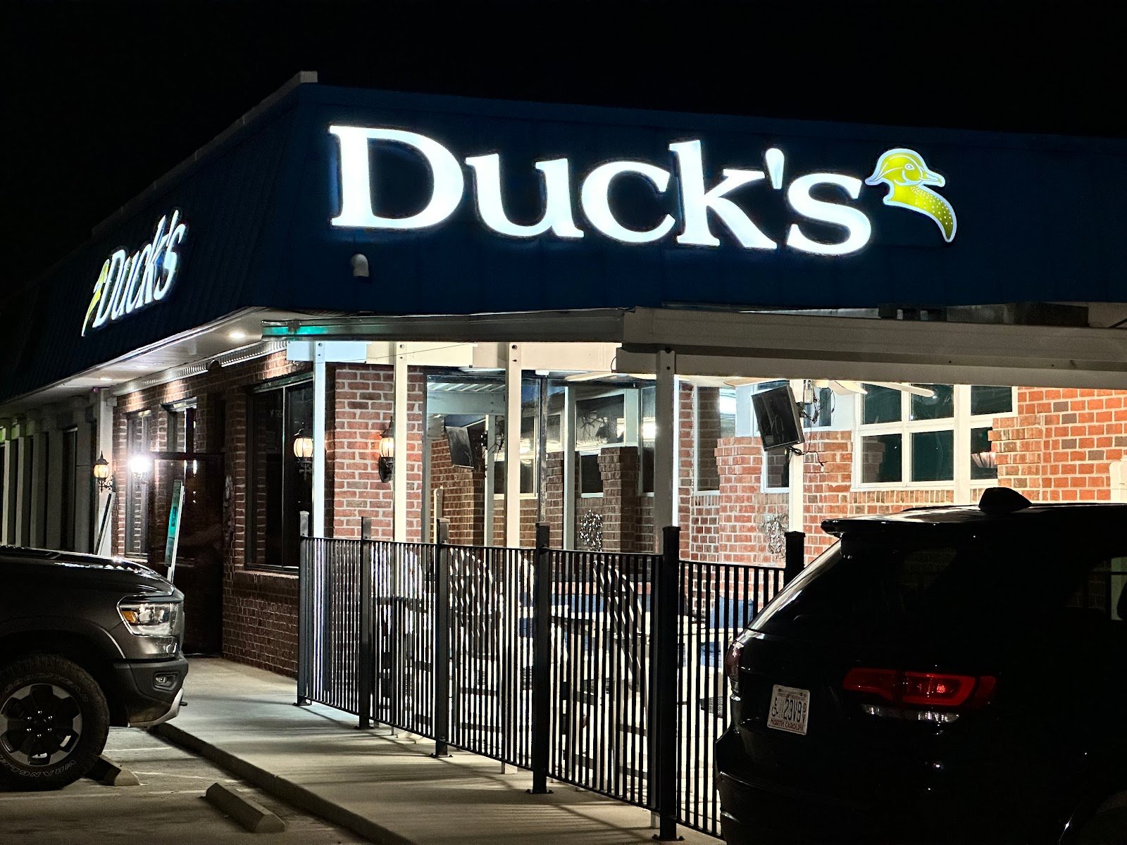 Ducks Grille & Bar