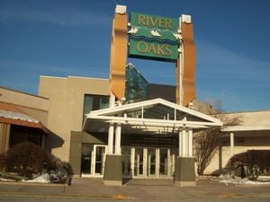 River Oaks Center