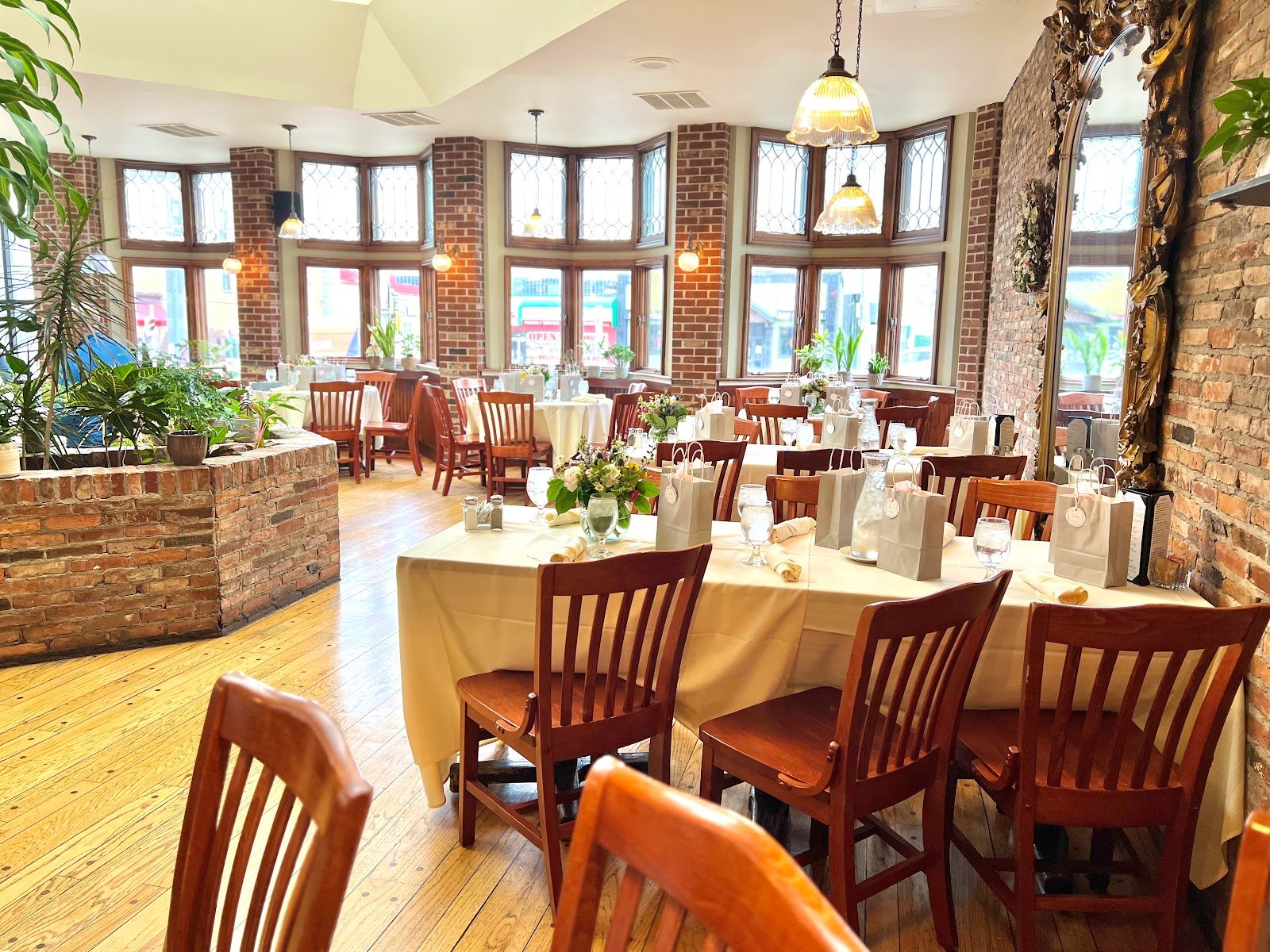 Phoebe's Restaurant & Coffee Lounge