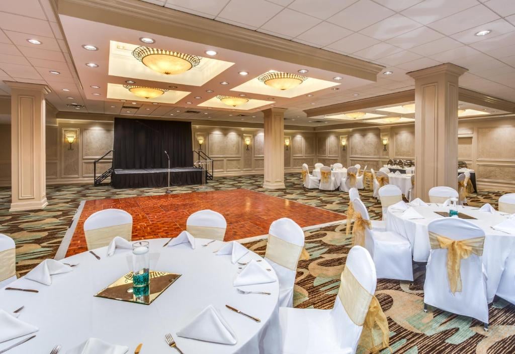 Crowne Plaza - Ballroom