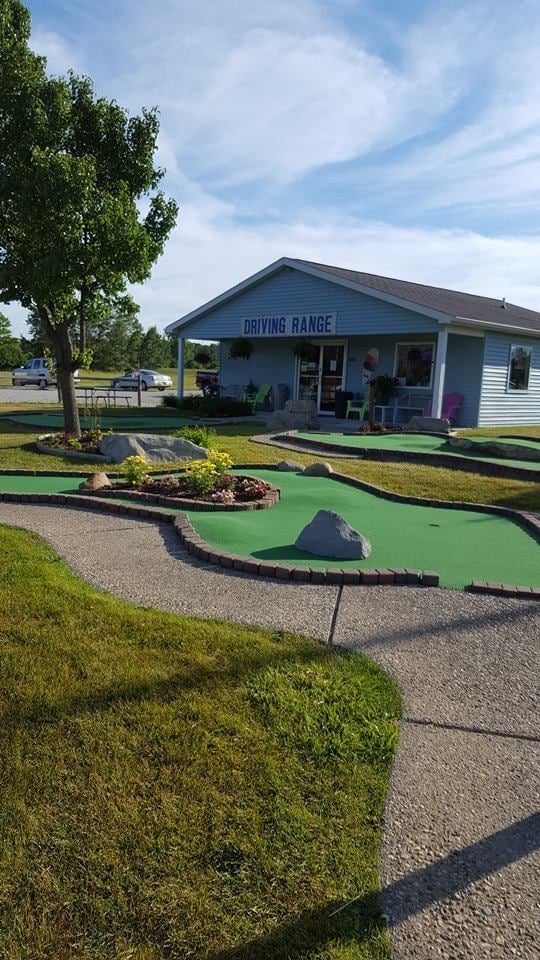 Putt'in 4 Paws Adventure Golf & Driving Range