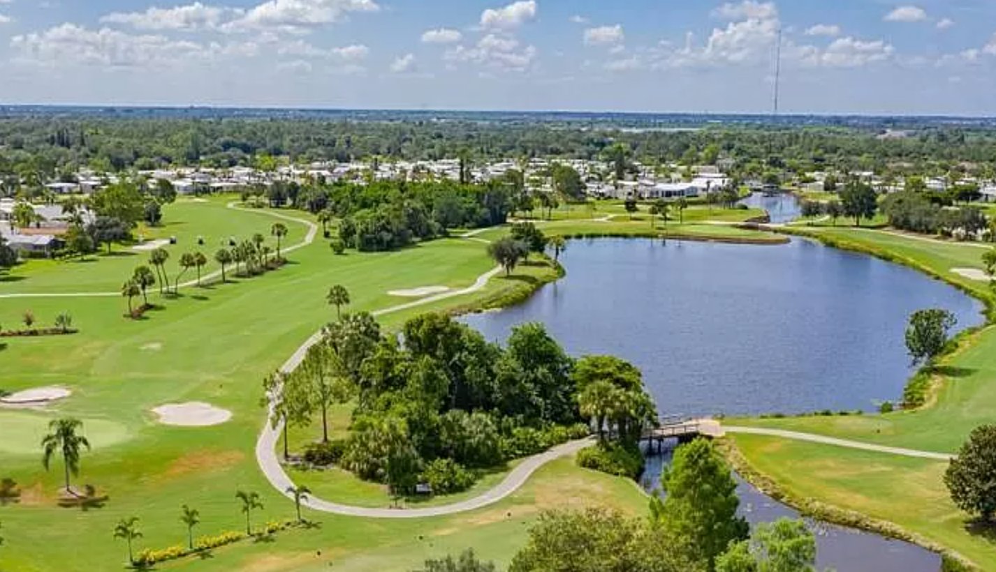 Maple Leaf Golf & Country Club