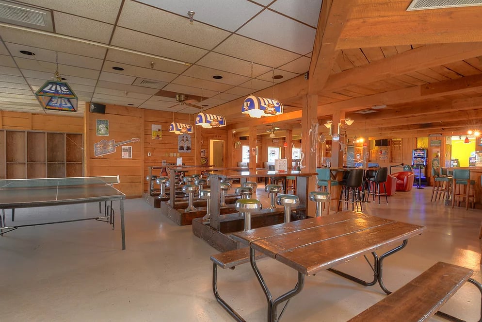 Four Seasons Bowling & Sports