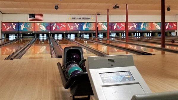 Rollaway Lanes & Lounge