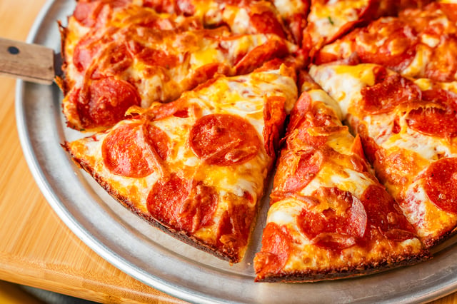 Coconut-Kenny's_L1140373_Pepperoni-Pizza.jpg