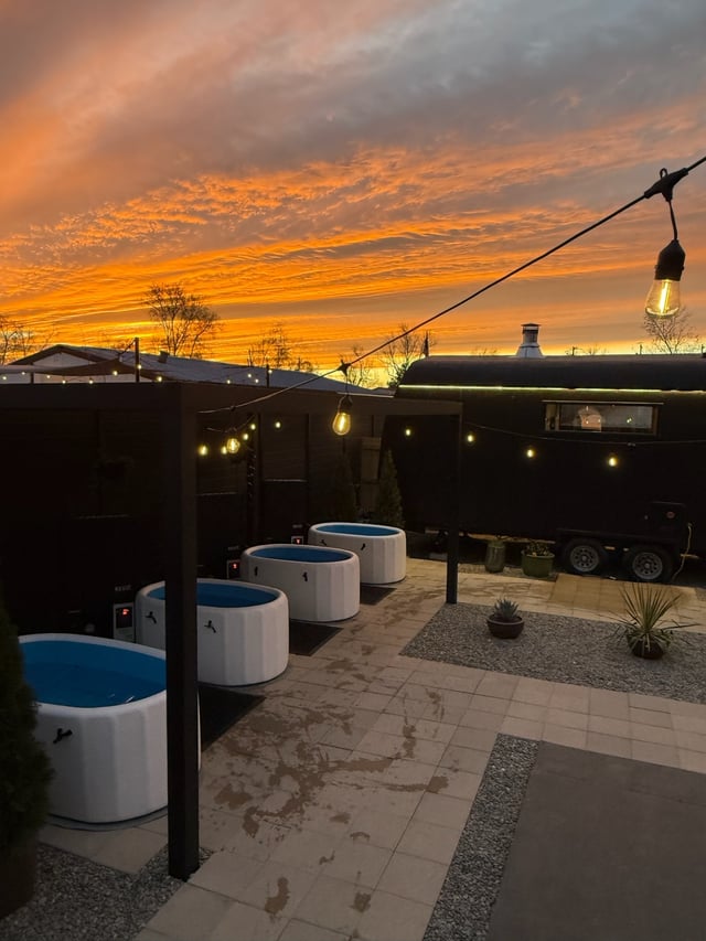yard-sunset-B8e5s-Bb.jpg