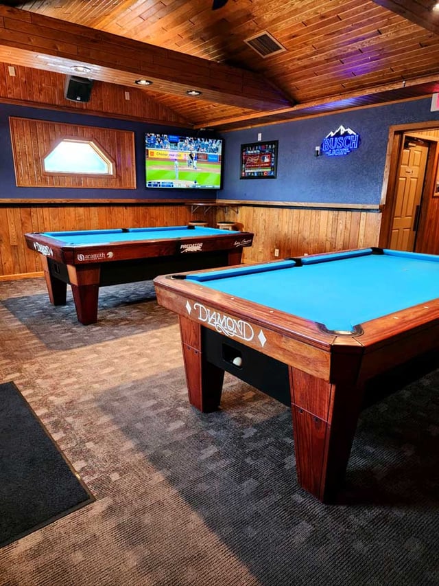 johnnys-bar-wisconsin-rapids-pool-tables.jpg