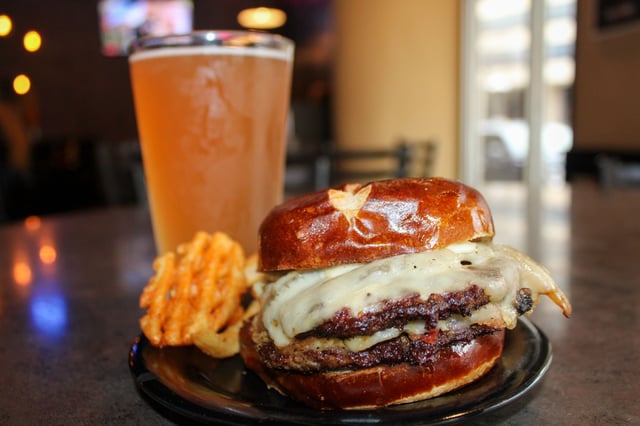 20231108-Crow Burger & Beer.jpg