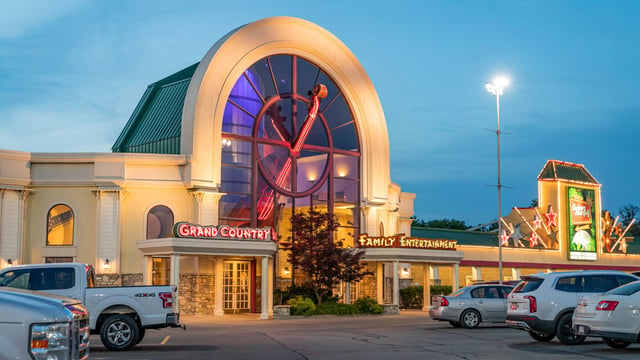 479367-Branson-Theater-District.jpg