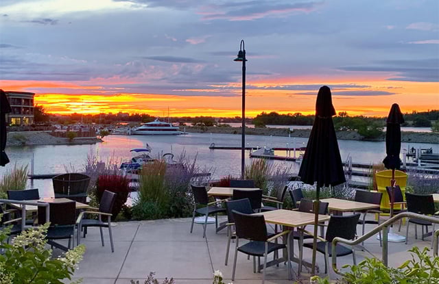 lightbox_anthonys_columbia_point05-991x644.jpg