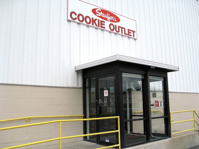 image_outlet entrance.jpg