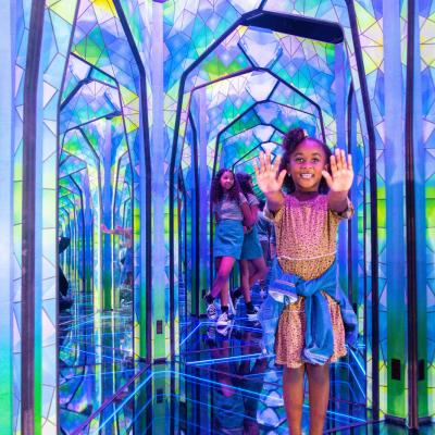 kissimmee-2022_Orlando_MirrorMaze_03-2-_10D8C3EB-38C1-4C73-A14A84AEB6E8C6EC_e9d1db59-995b-4021-abf92901679896cc.jpg