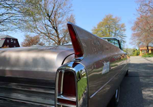 Vintage-Rides_cf8bfa1854b400e0b25900dd477d5c45.jpg