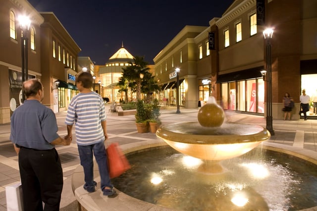 177-3-8096--Shopping-at-the-Boulevard-in-the-Mall-of-Louisiana-medium.jpg